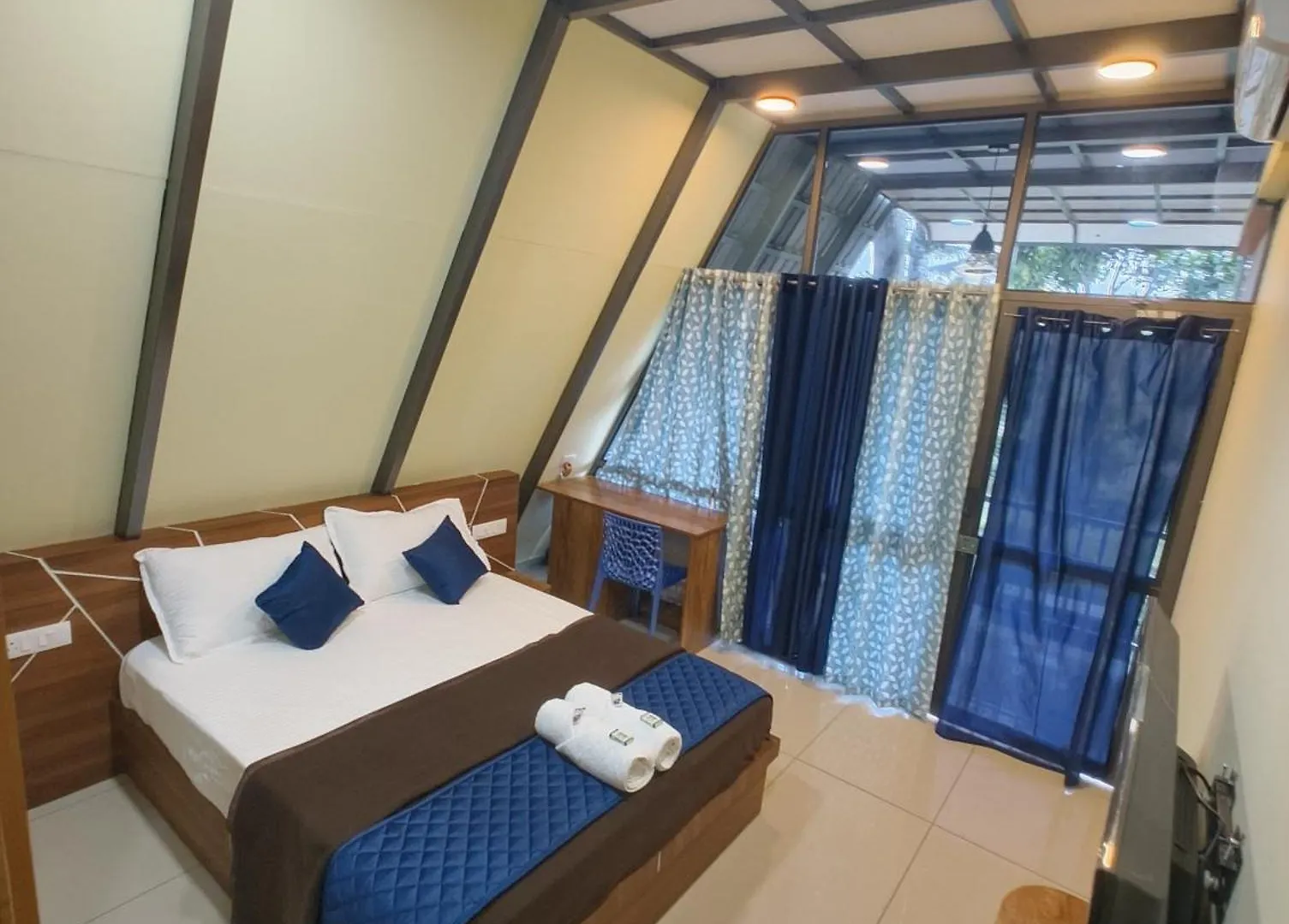 Villa Goldenpeak Estate-Homestay-3Bed-A Frame Holiday Home Wayanad