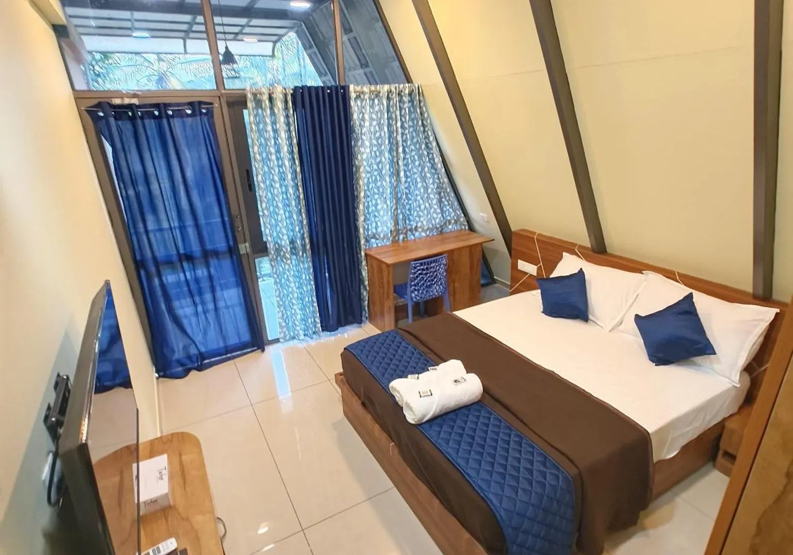 Goldenpeak Estate-Homestay-3Bed-A Frame Holiday Home Wayanad